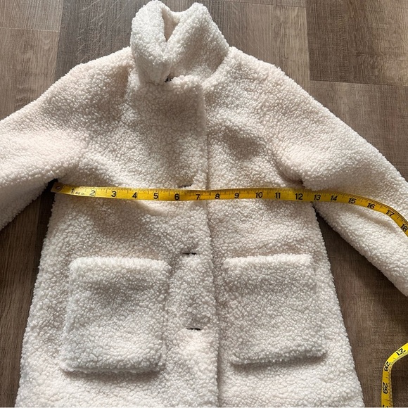 EUC Old Navy Cream Sherpa Coat size 3T - Picture 5 of 6